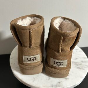 UGG Jona boots in a chestnut suede color for kids
 Size 9